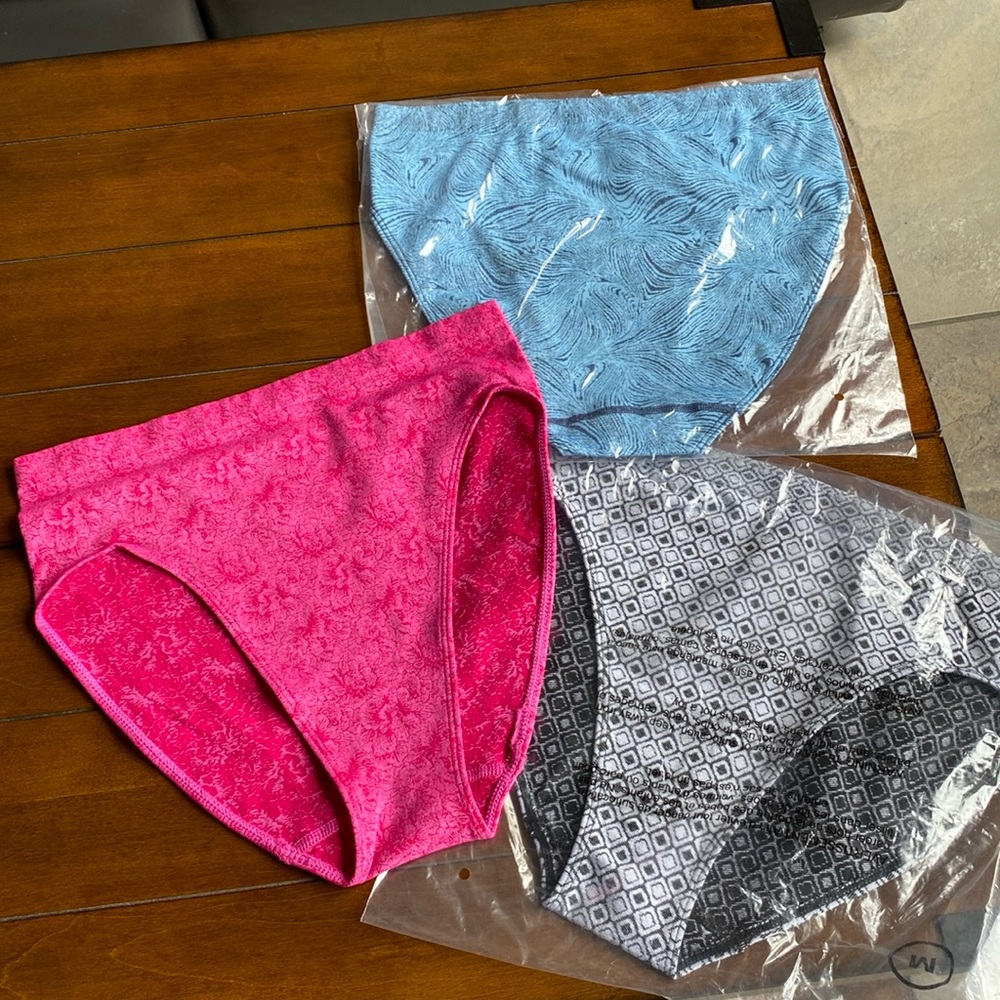 Rhonda Shear 3 Pairs of Briefs DarkPink/BlueBlack/White/Black Size M NWOT